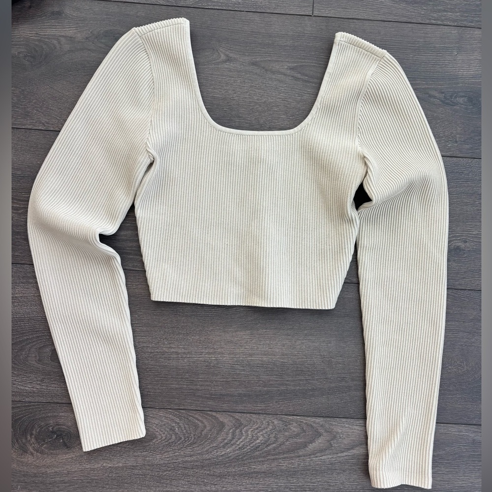 Aritzia Babaton Squareneck long sleeve top cropped